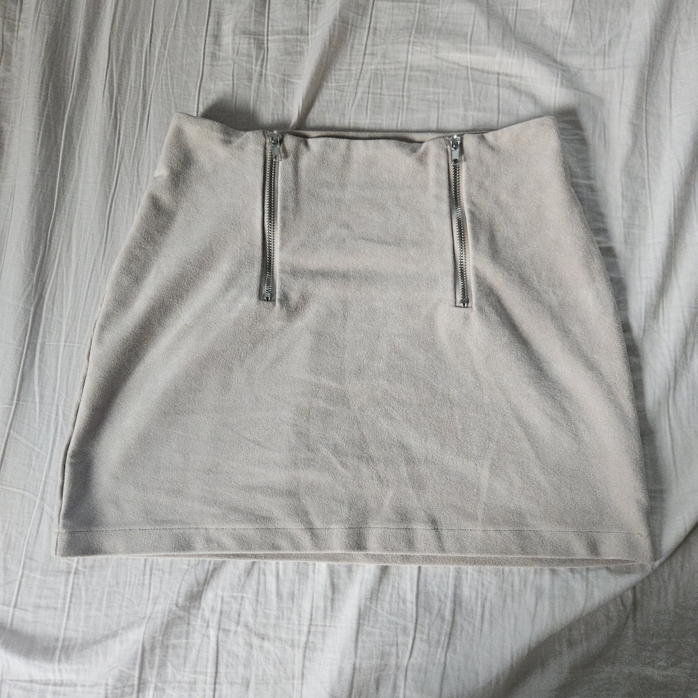 Forever 21 Cream Mini Skirt with Silver Zippers